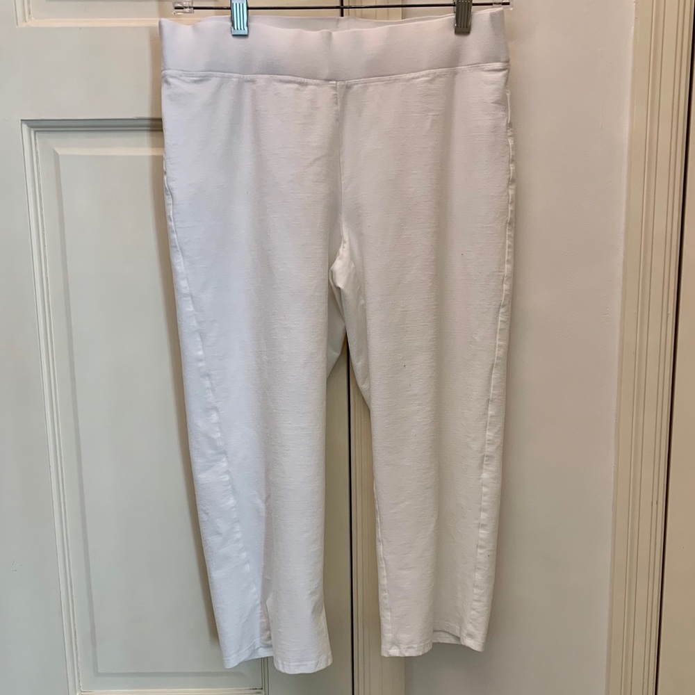 EILEEN FISHER white stretch capris. Size small.